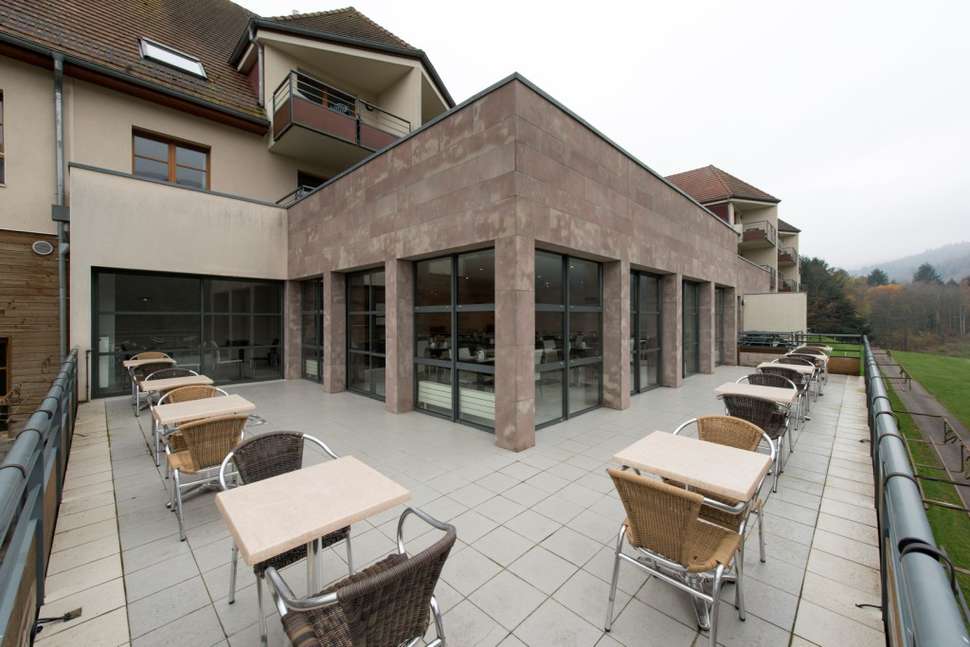 Een foto van het terras bij Le Domaine du Golf Ammerschwihr