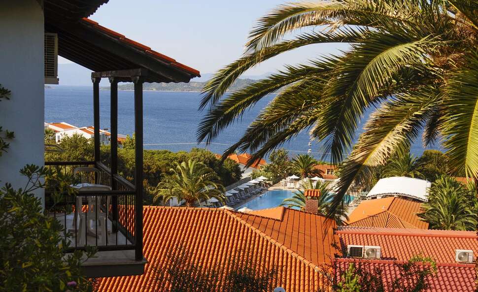 Een foto van het zwembad bij Aristoteles Holiday Resort & Spa