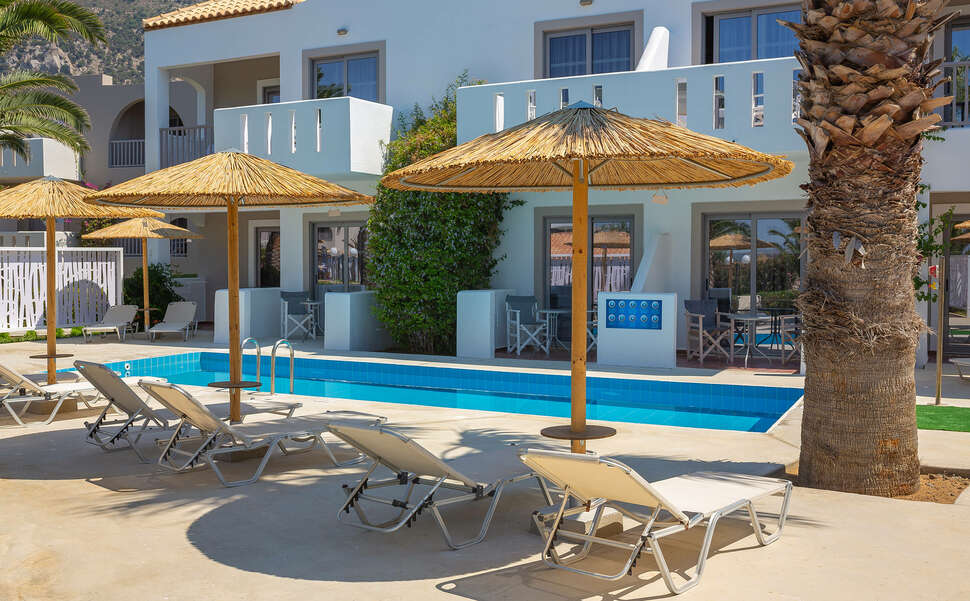 Een foto van het zwembad bij Akti Beach Club