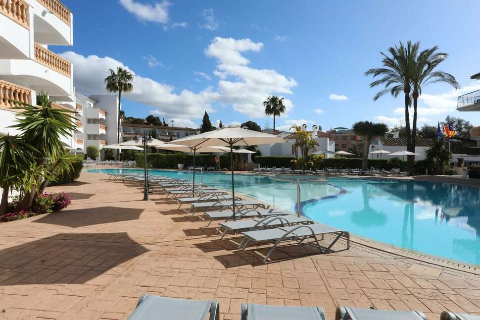 Ein Foto vom Pool im La Pergola Aparthotel