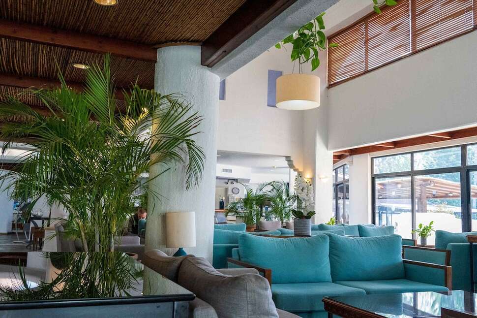 Een foto van het interieur van Paphos Gardens Holiday Resort