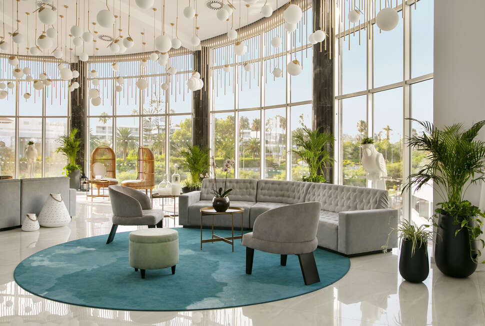 Een foto van het interieur van Nissiblu Beach Resort
