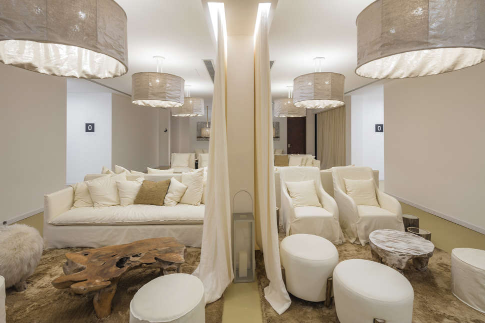 Een foto van het interieur van Lagos Avenida Hotel