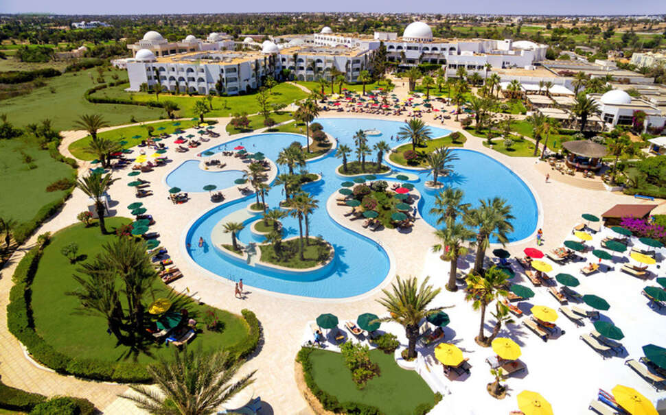 Een foto van het zwembad bij Djerba Plaza Thalasso & Spa