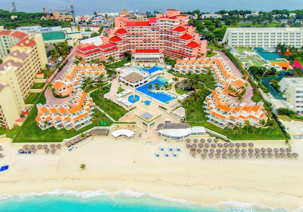 Een foto van Wyndham Grand Cancun Resort & Villas