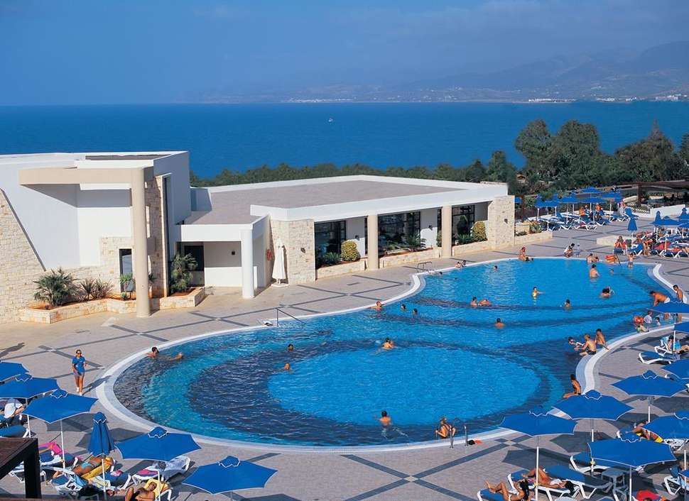 Een foto van het zwembad bij Grand Hotel Holiday Resort