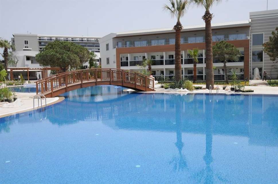 Een foto van het zwembad bij Palm Wings Beach Resort Kusadasi