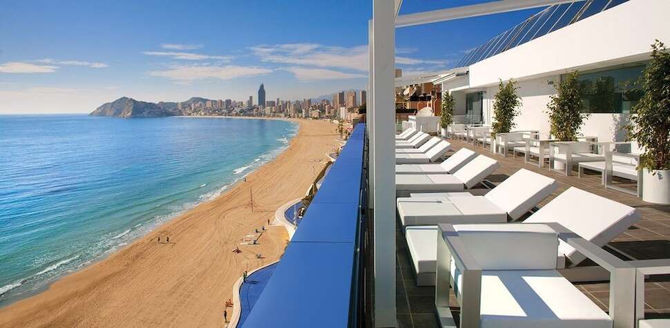 Een foto van het terras bij Villa del Mar Hotel