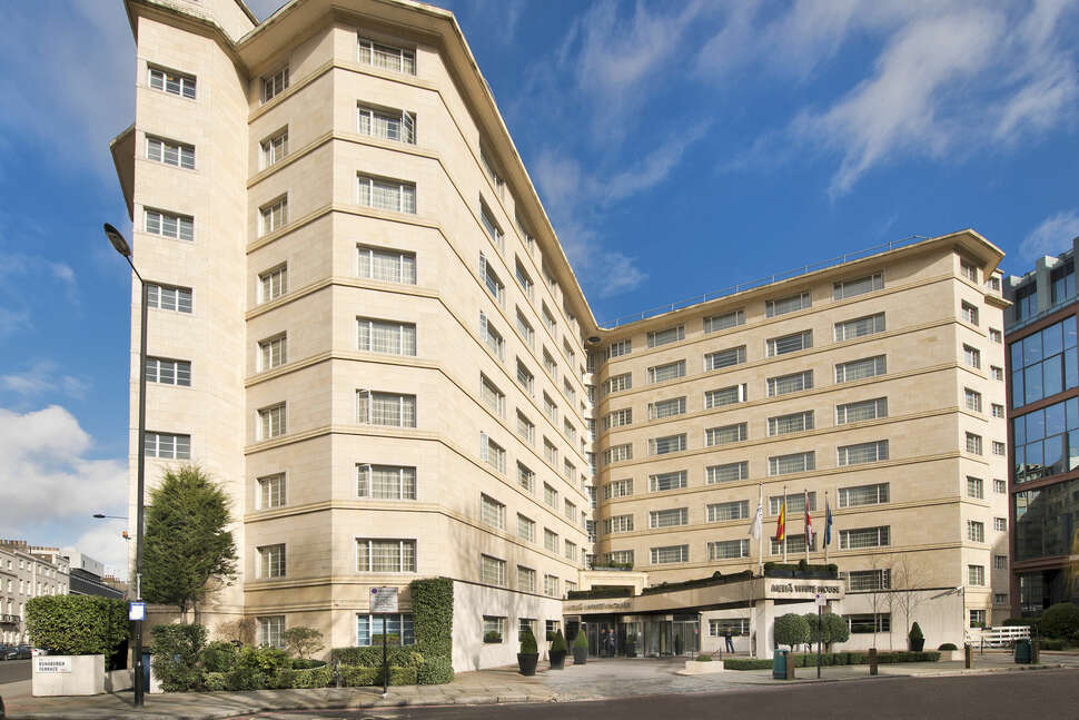 Ein Foto von der Außenansicht des The Level at the Melia White House