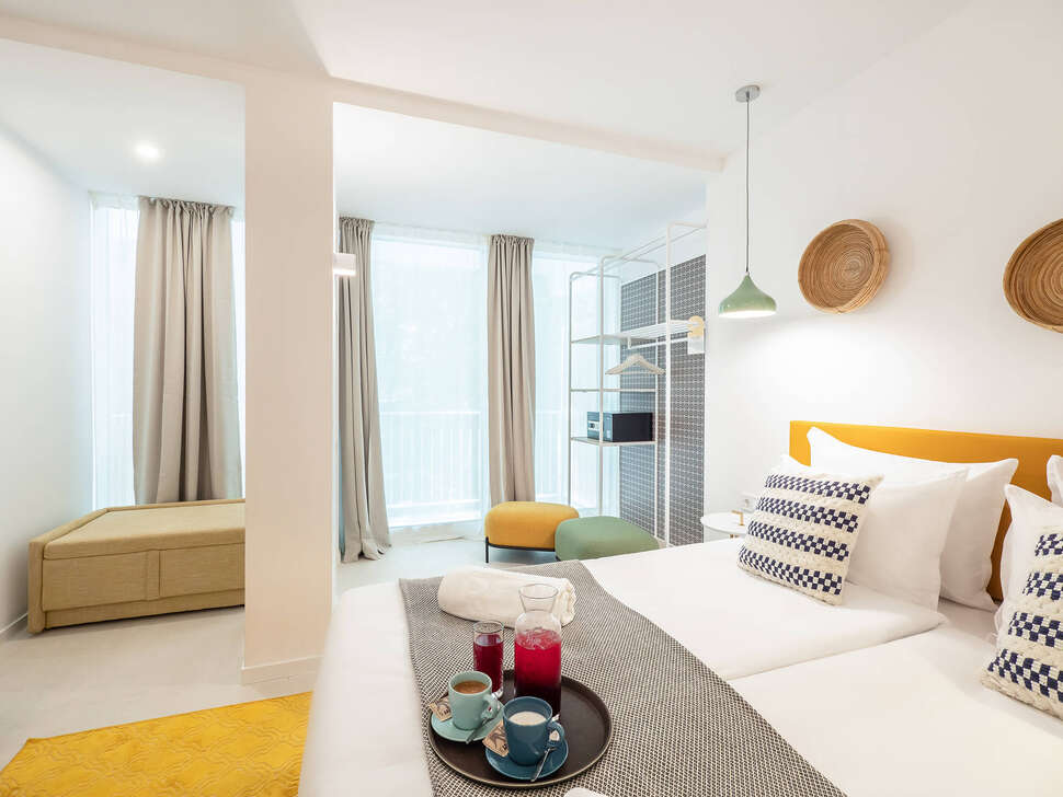 Ein Foto Ibis Styles Golden Sands Roomer