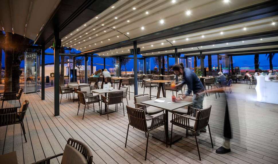 Een foto van het terras bij Pure Salt Garonda