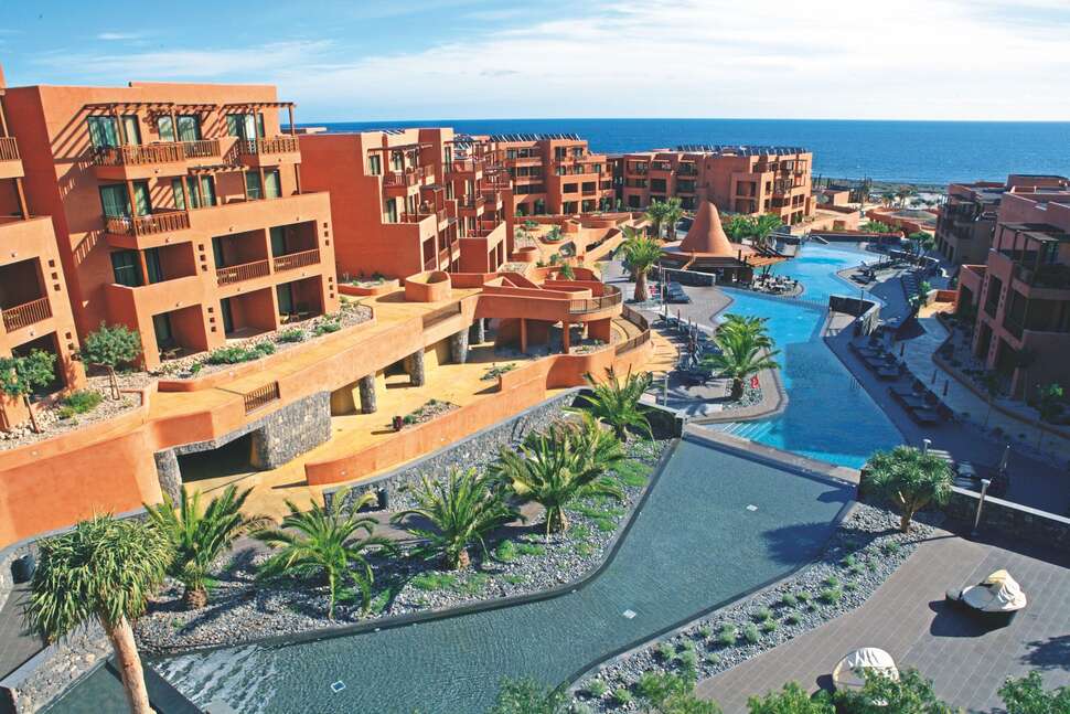 Een foto van het zwembad bij Barcelo Tenerife