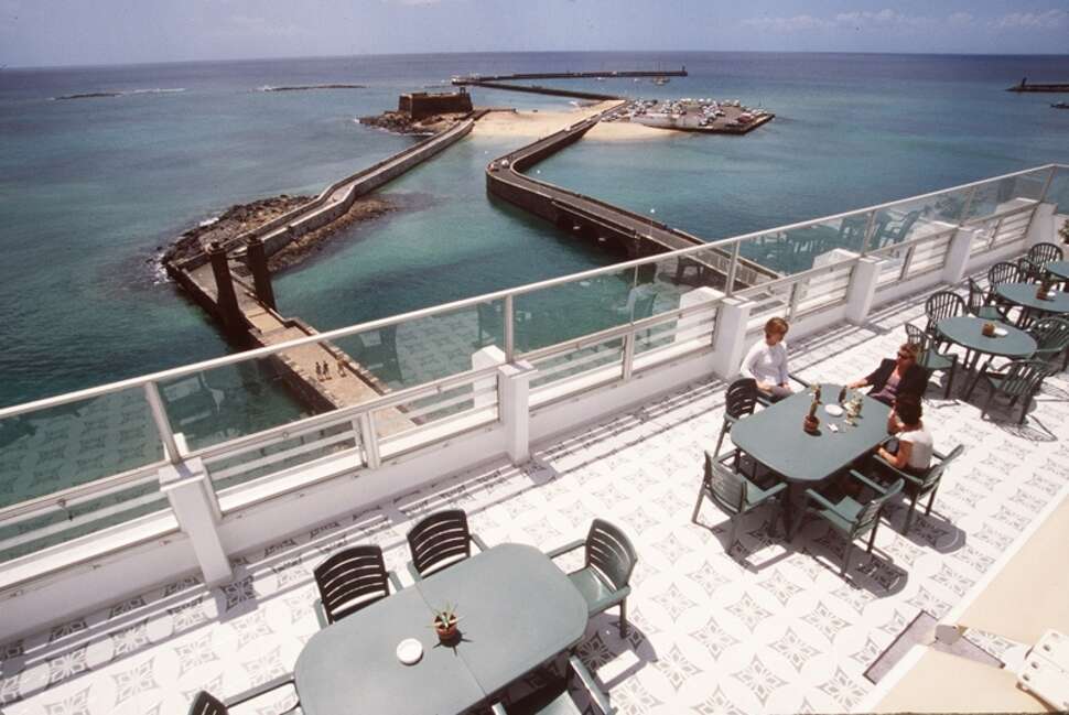Ein Foto von der Terrasse im Hotel Miramar Arrecife