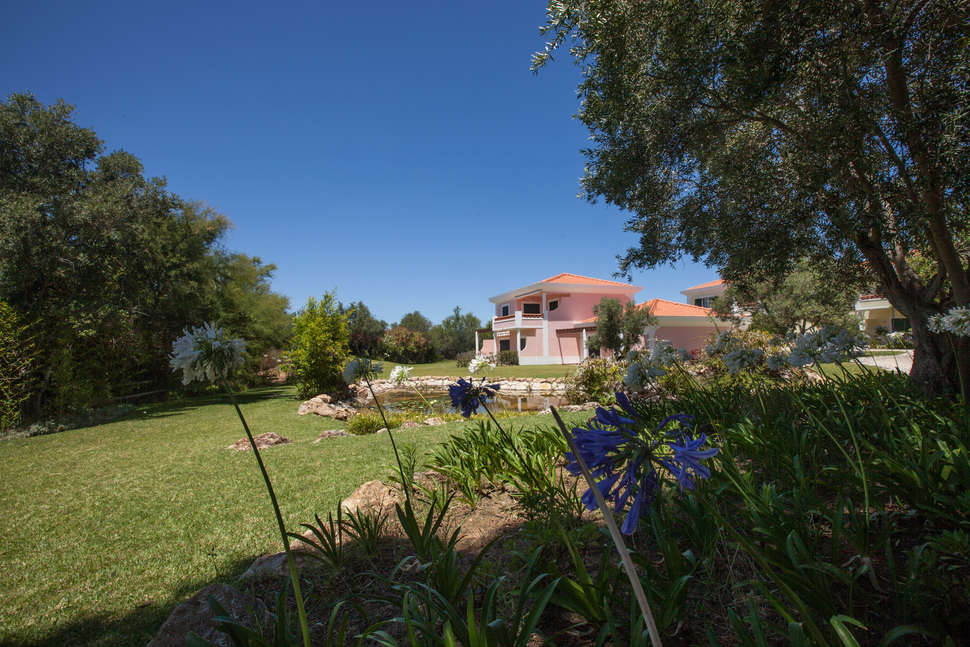 Een foto van de buitenkant van Longevity Cegonha Country Club