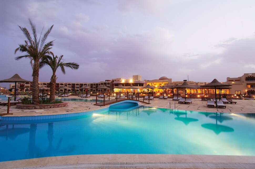 Een foto van het zwembad bij Bliss Nada Beach Resort