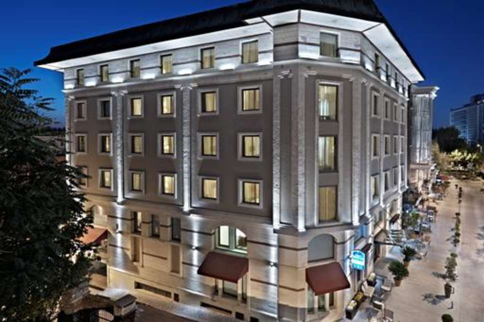 Een foto van de buitenkant van Holiday Inn Istanbul Old City