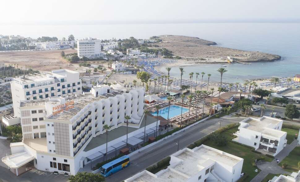 Ein Foto von der Außenansicht des Pavlo Napa Beach Hotel