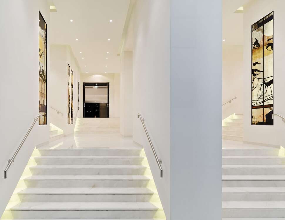 Een foto van het interieur van H10 Berlin Ku'damm
