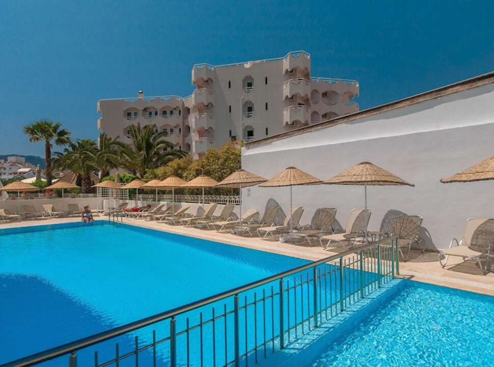 Ein Foto The Beachfront Hotel