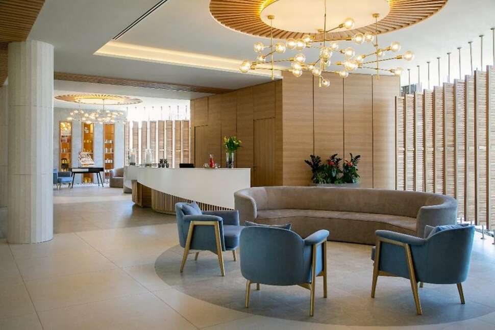 Een foto van het interieur van Nissi Beach Resort
