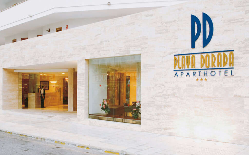 Een foto van het interieur van Aparthotel Playa Dorada