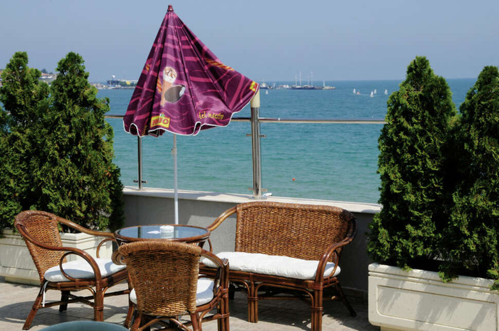 Een foto van het terras bij MPM Hotel Arsena