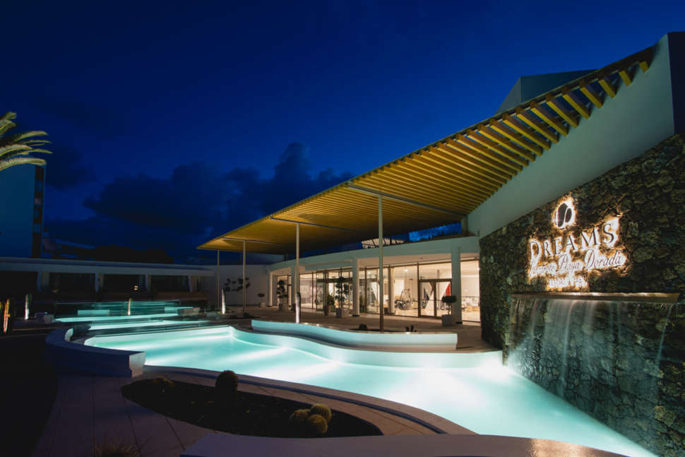 Een foto van de buitenkant van Dreams Lanzarote Playa Dorada Resort & Spa