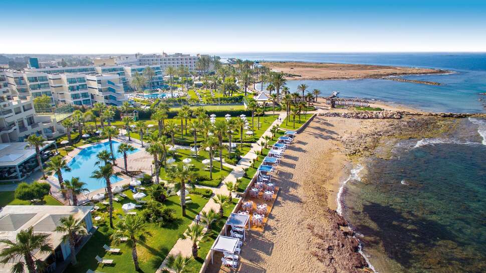 Een foto van het strand bij Aquamare Beach Hotel & Spa