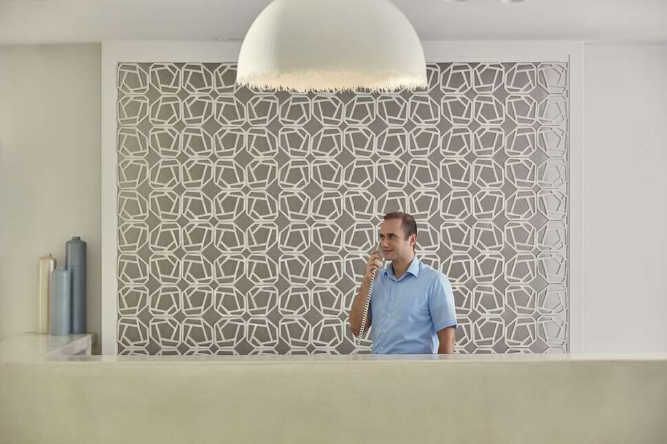 Een foto van het interieur van Aqua Blue Hotel