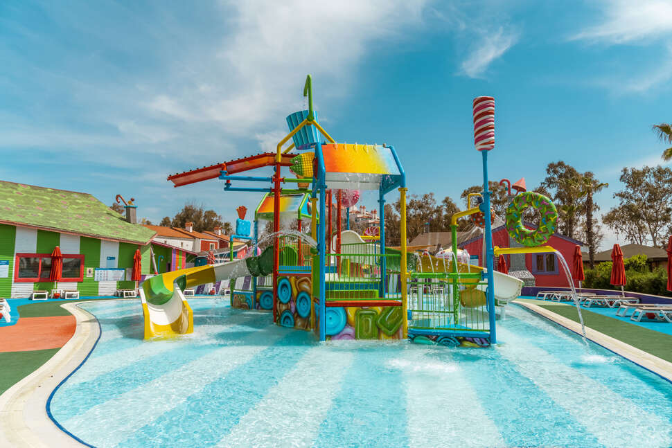 Een foto van het zwembad bij IC Hotels Santai Family Resort