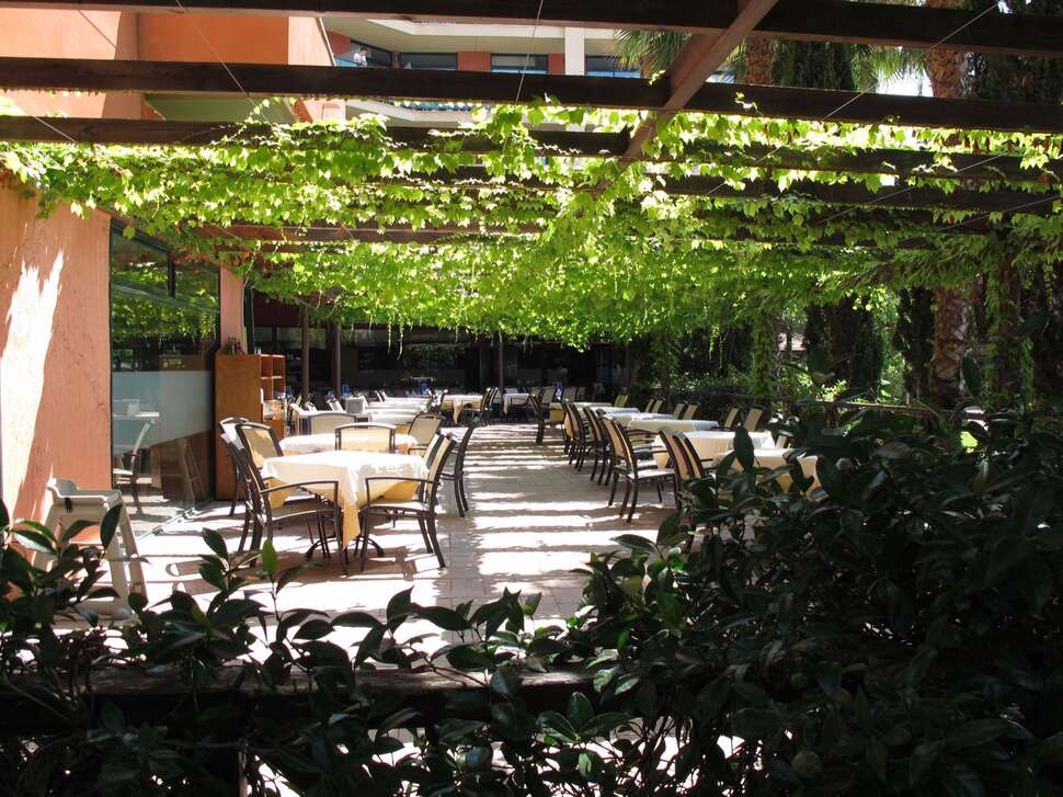 Een foto van het terras bij Ohtels Vila Romana