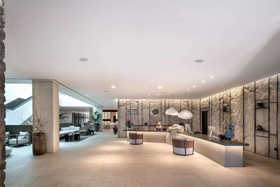 Een foto van het interieur van Aeonic Suites & Spa