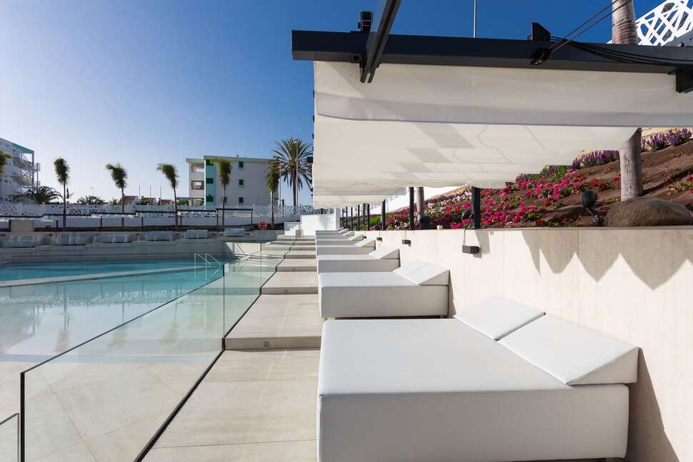Een foto van het terras bij Hotel Caserio