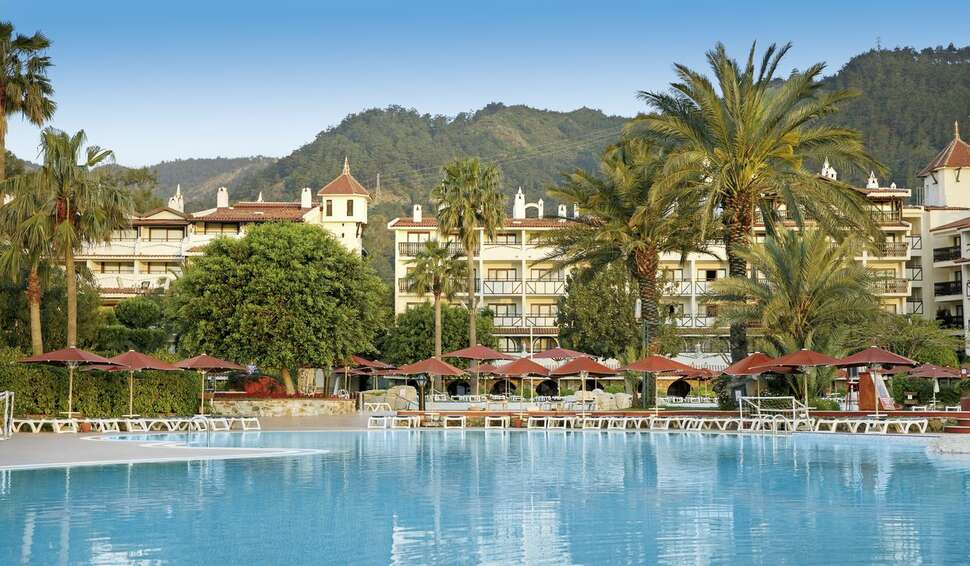 Een foto van het zwembad bij Marti Resort