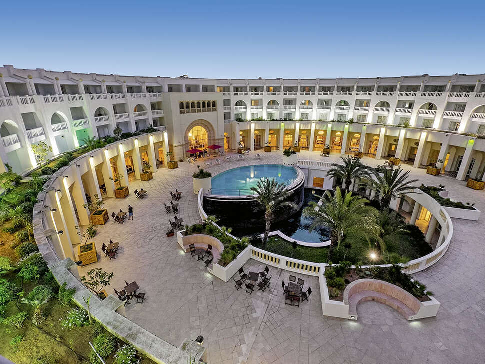 Ein Foto vom Pool im Medina Solaria & Thalasso