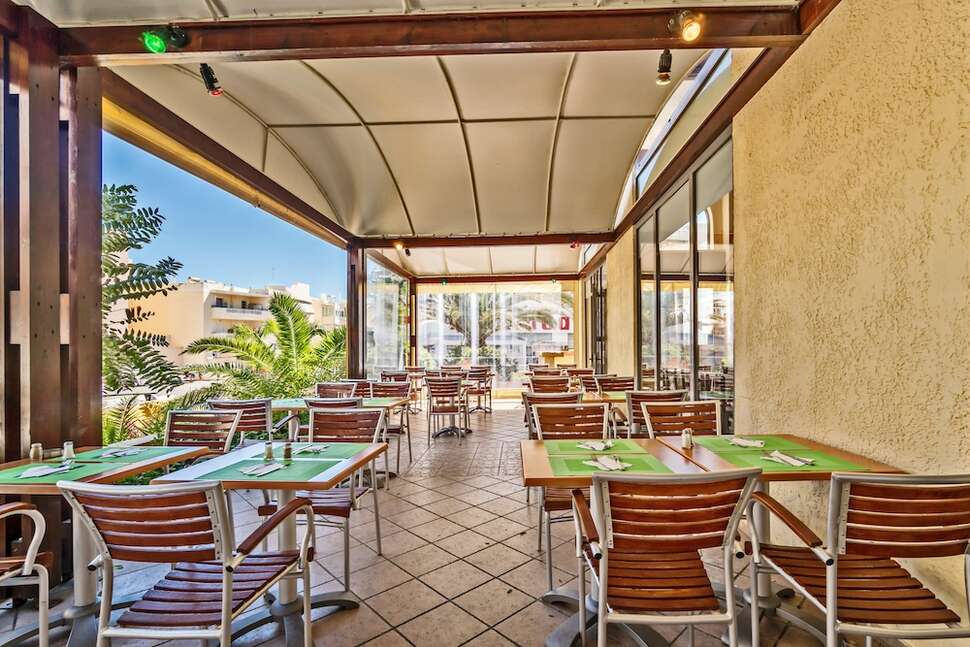 Een foto van de faciliteiten bij Lefkoniko Beach Hotel