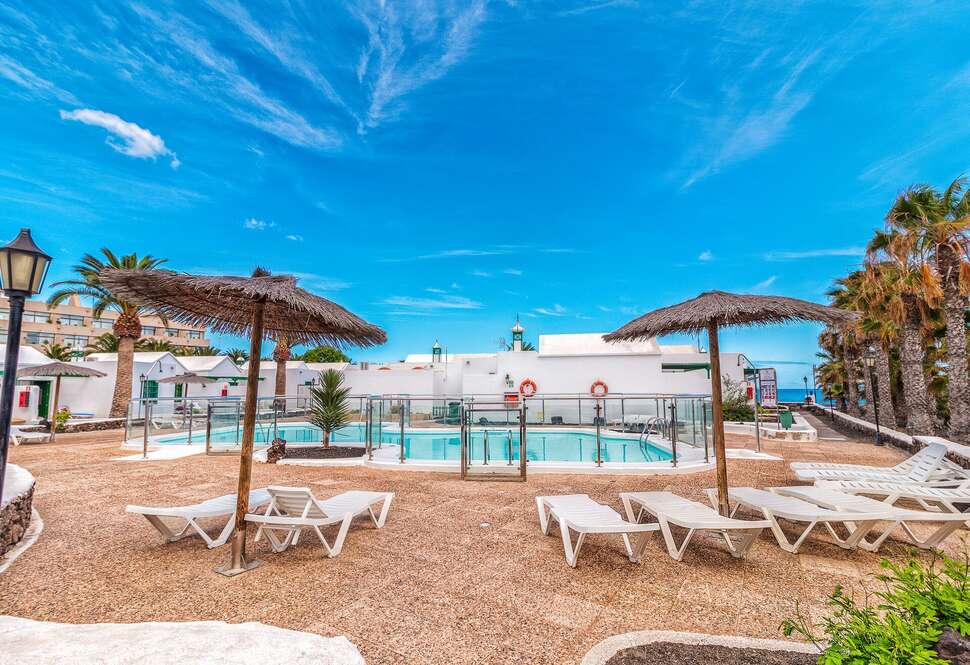 Een foto van het zwembad bij Appartementen Livvo Las Gaviotas