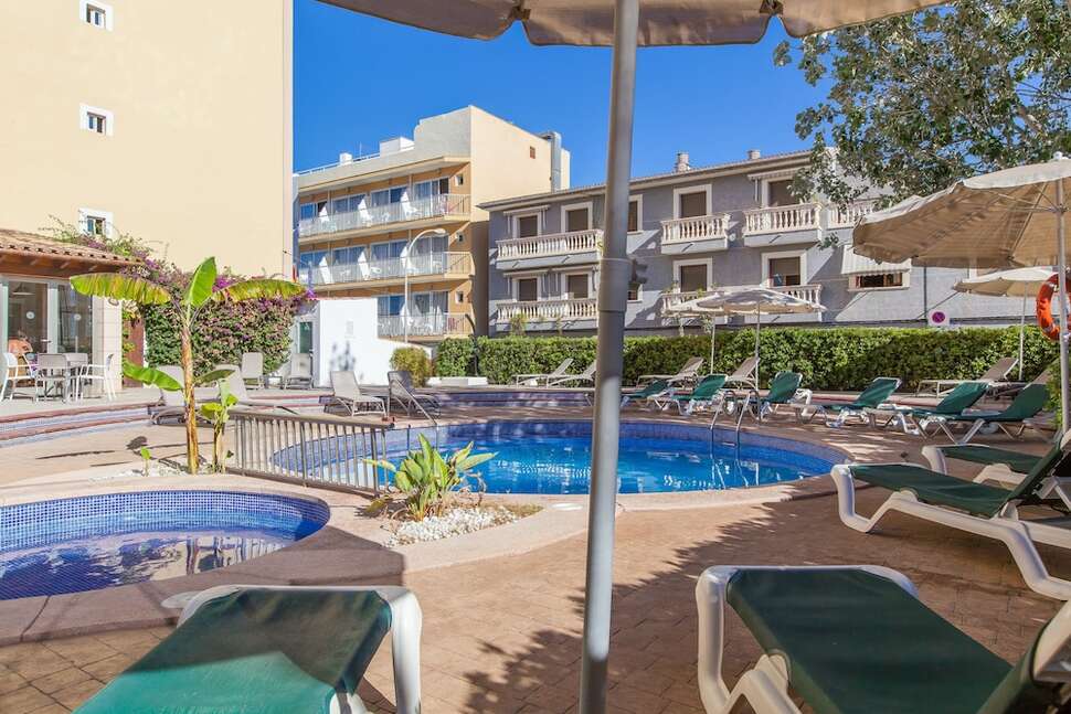 Ein Foto vom Pool im Hotel Bella Mar