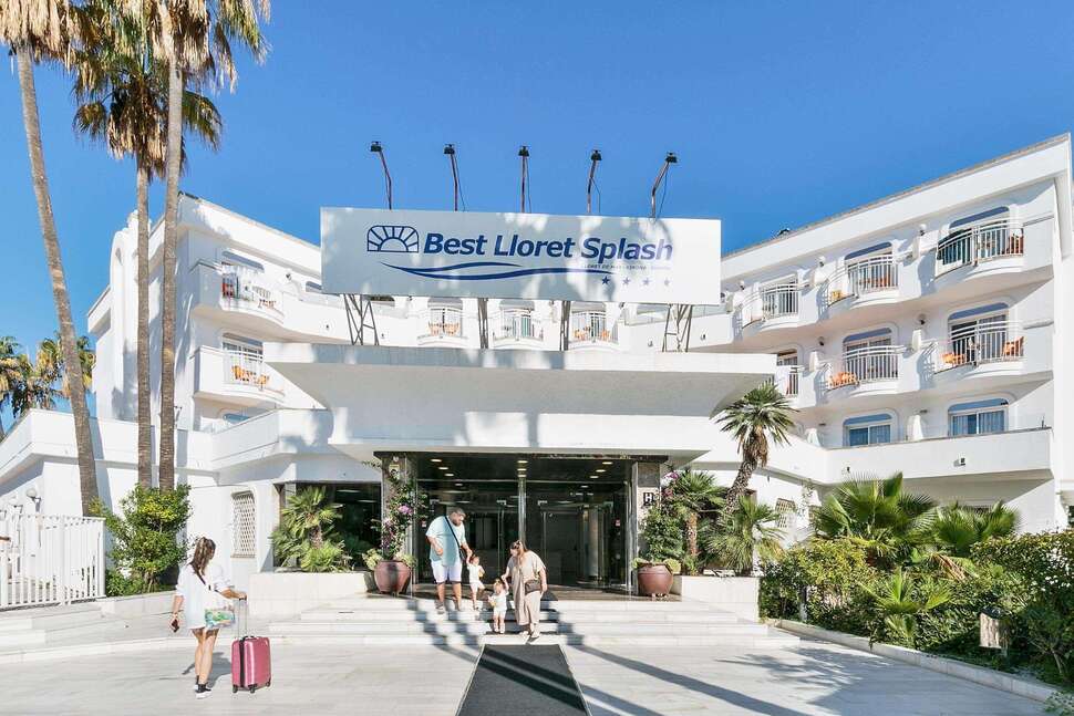 Een foto van de buitenkant van Best Lloret Splash