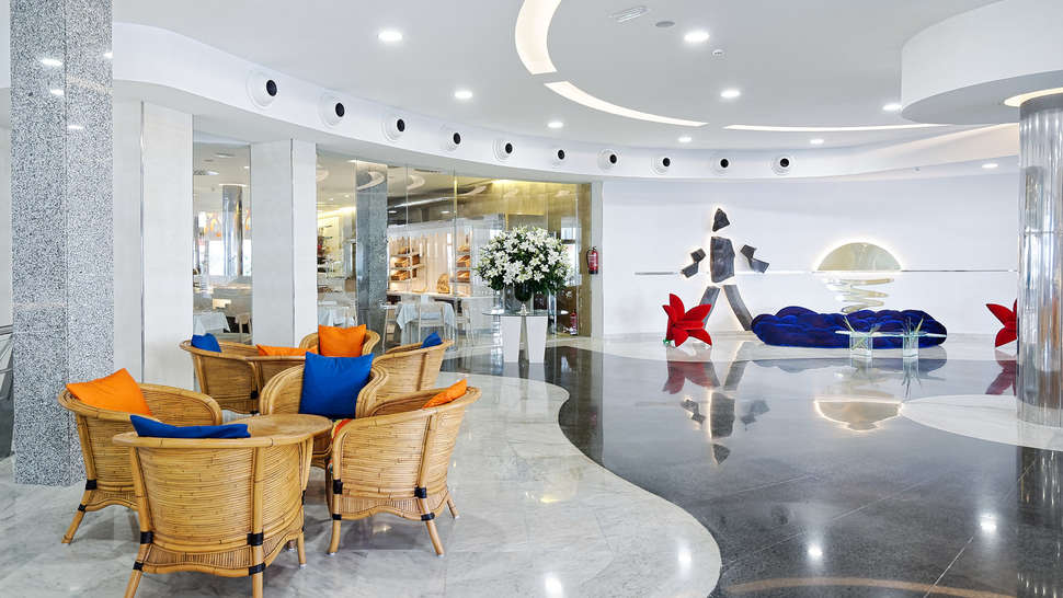 Een foto van het interieur van Bull Hotel Escorial & Spa