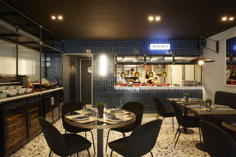 Een foto van The Port Square Hotel