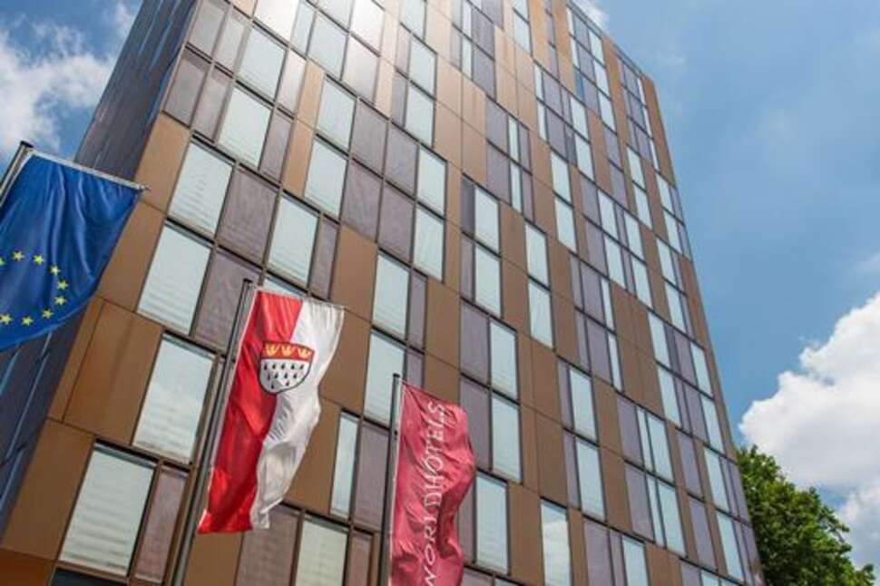 Een foto van de buitenkant van Ameron Köln Hotel Regent