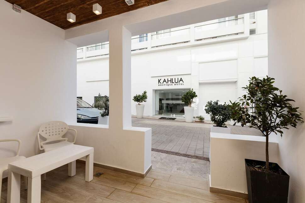 Ein Foto von der Terrasse im Kahlua Hotel & Suites