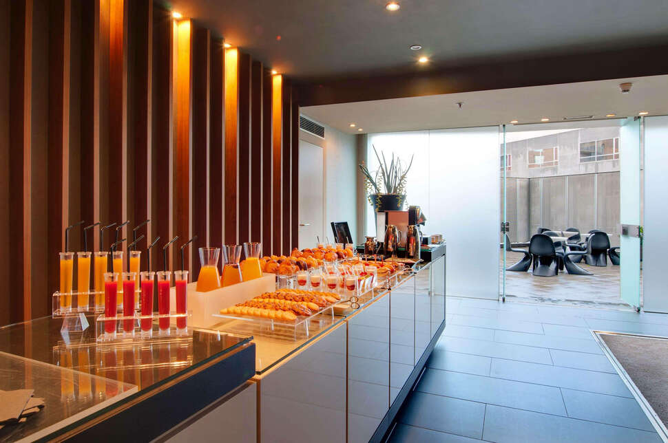 Een foto van de faciliteiten bij Hotel Barcelona Condal Mar Affiliated by Melia
