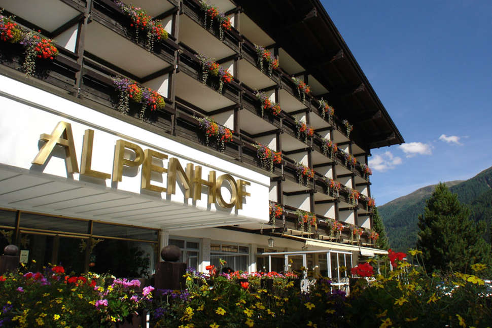 Een foto van de buitenkant van Hotel Alpenhof St. Jakob