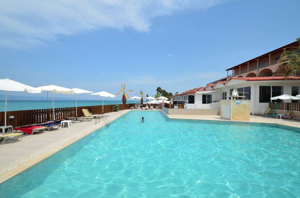 Een foto van het zwembad bij Sousouras Holidays Resort