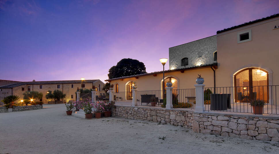 Ein Foto von der Außenansicht des Artemisia Resort
