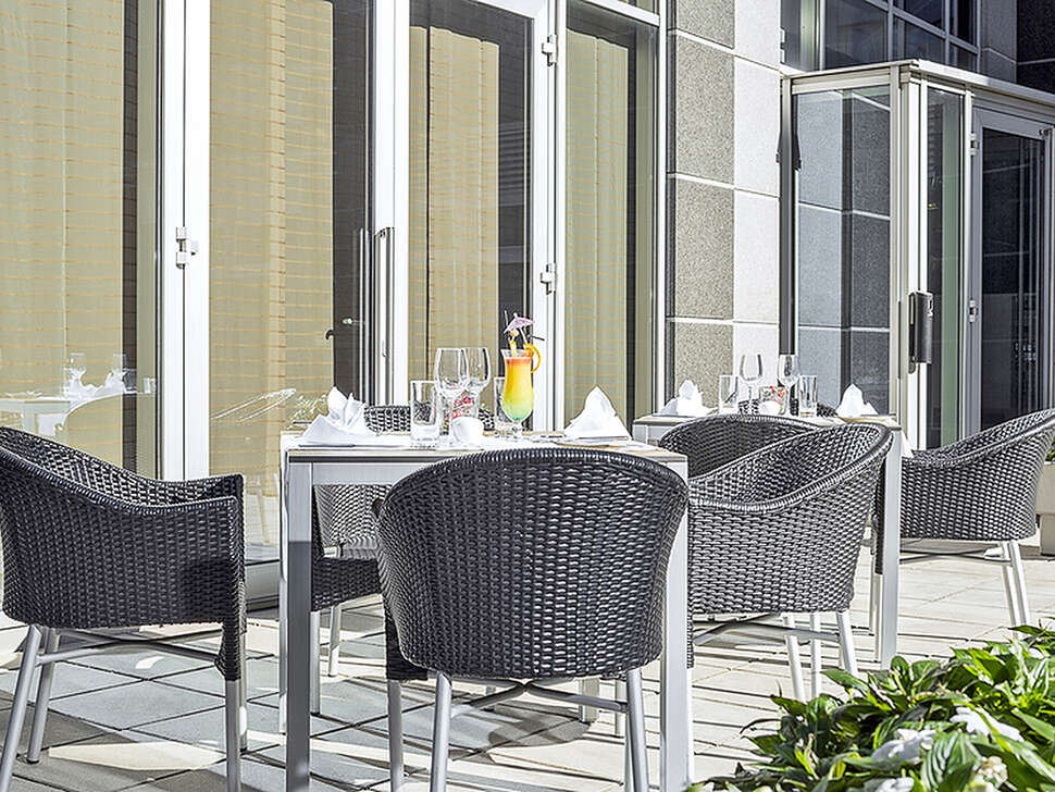 Ein Foto von der Terrasse im NH Danube City