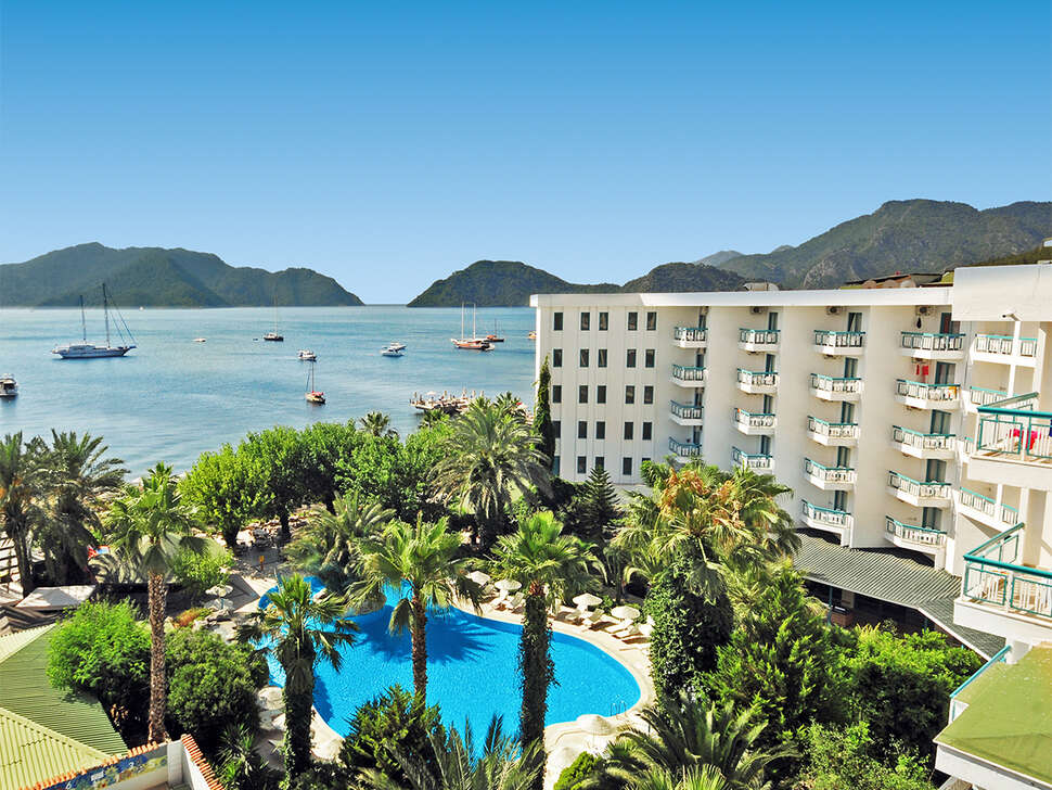 Een foto van een overzicht van Tropical Beach Hotel