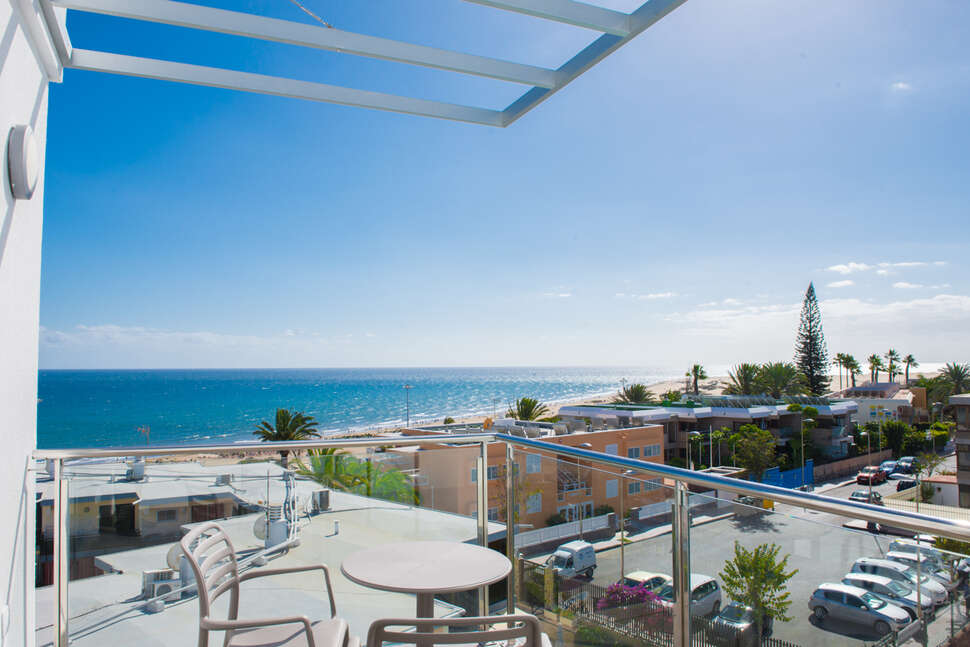 Een foto van het terras bij Appartementen El Palmar